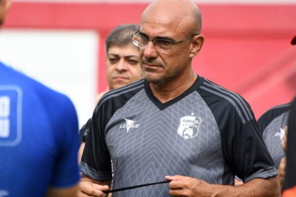 União Frederiquense demite técnico Hélio Vieira