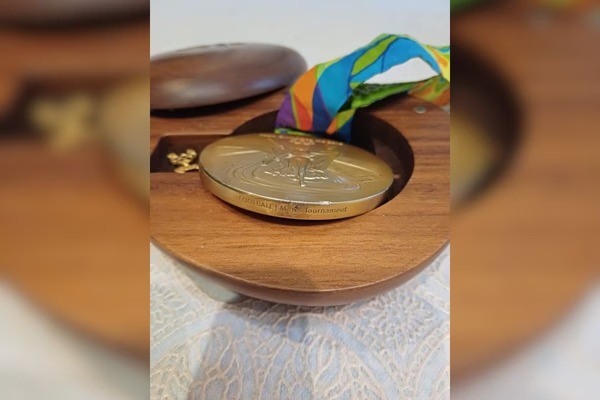 Medalha de ouro olímpica do futebol brasileiro Rio-2016 é colocada à venda