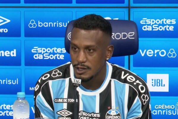 Em apresentação no Grêmio, Edenilson fala sobre motivação em jogar no clube “Me motivou sentir que o clube quer contar comigo”