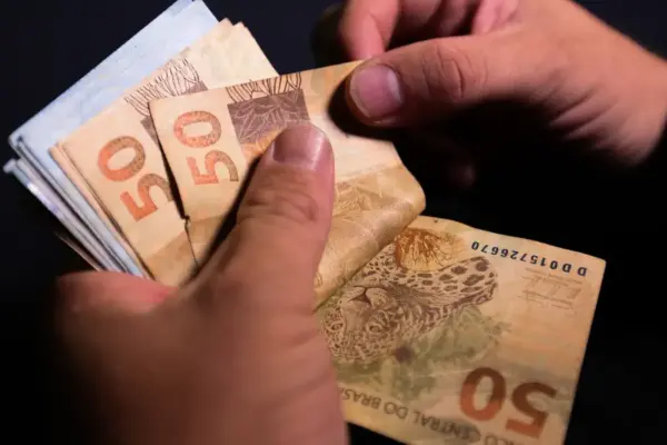 Fernando Haddad projeta salário mínimo de R$ 1.502 no próximo ano