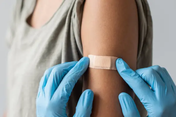 Estudo encontra substâncias cancerígenas em Band-Aids que são prejudiciais em contato com feridas abertas