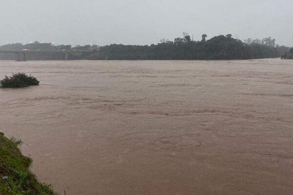 Rio Taquari atinge 21 metros de inundação e pode chegar até 25m