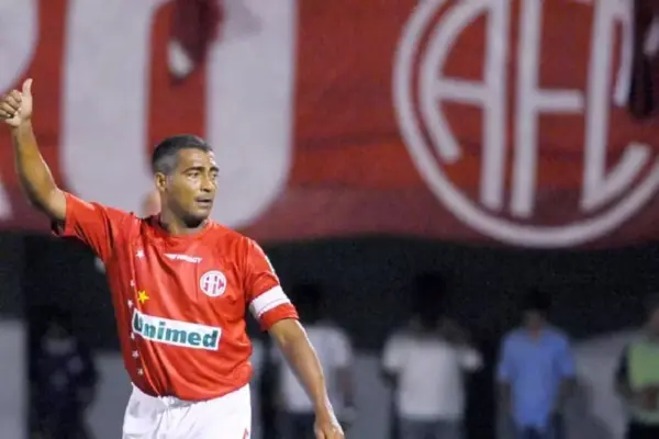 Romário se inscreve como jogador pelo clube que preside e pode jogar Campeonato Carioca A2