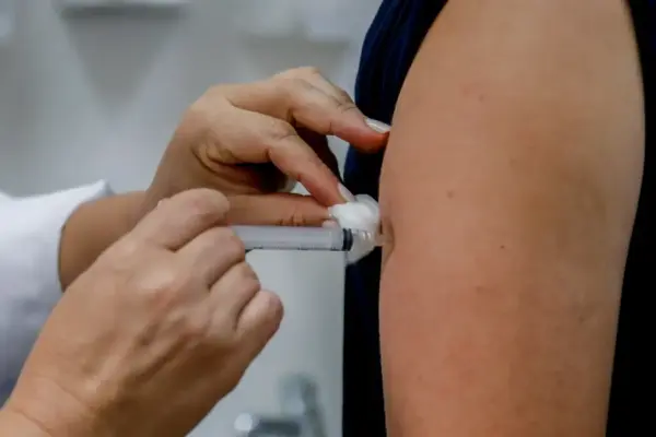 31 mil doses de vacinas contra a dengue chegam no RS nesta quinta-feira