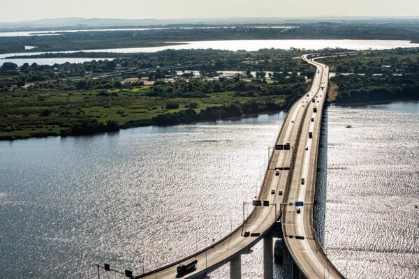 Tráfego é interrompido na ponte do Guaíba