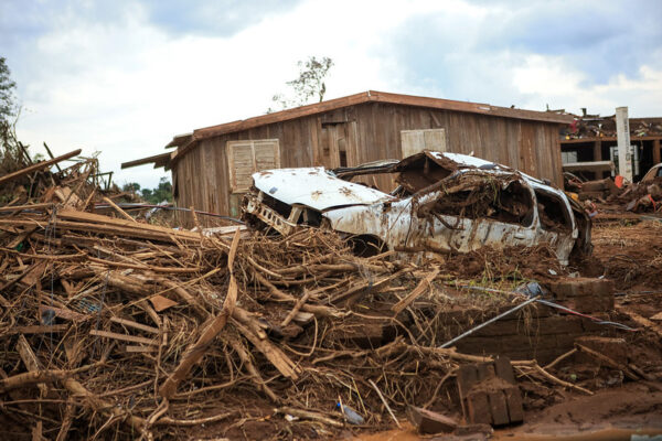 Governo do Estado anuncia construção de 538 casas para vítimas das enchentes