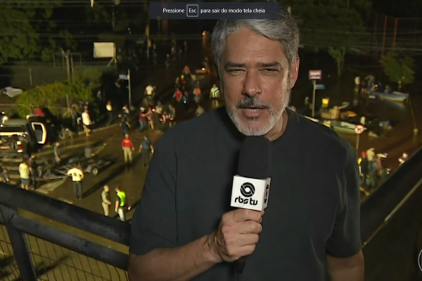 William Bonner visita Porto Alegre pra cobrir JN diante da tragédia sem precedentes