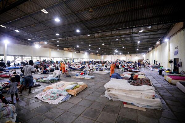 Governo anuncia que R$ 12 milhões serão enviados para abrigos que acolhem vítimas afetadas pelas enchentes