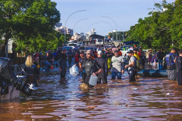 Prefeitura de Porto Alegre decreta racionamento de água devido a enchentes