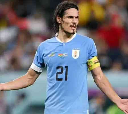 Cavani anuncia aposentadoria da Seleção Uruguaia