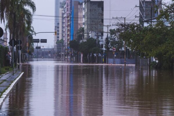 Porto Alegre acumula volume de chuva de um mês em apenas 12 horas