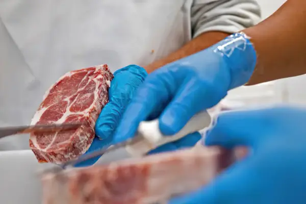 Empresas vão doar 2 milhões de quilos de carne ao RS, anuncia Governo Federal