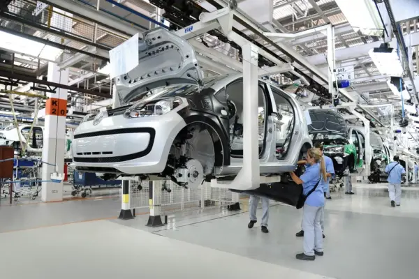Enchentes no RS levam Volkswagen a interromper produção por falta de peças