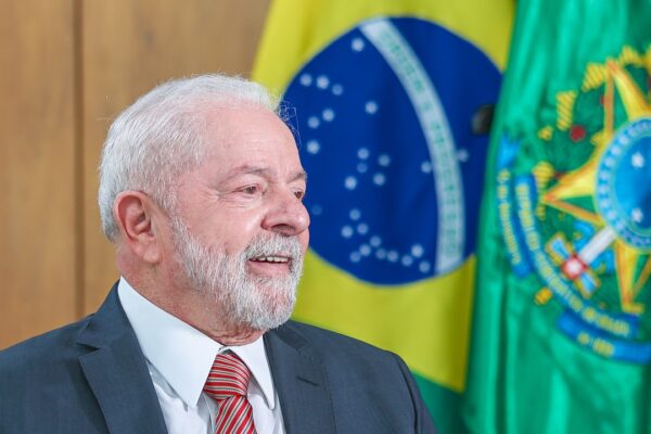 Presidente Lula adia viagem ao Chile para retornar ao RS
