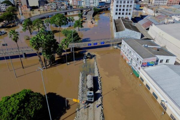 Sebastião Melo anuncia que passarela da Rodoviária será demolida para criação de corredor humanitário