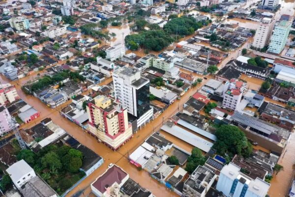 Defesa Civil confirma 155 mortes no RS por conta das enchentes