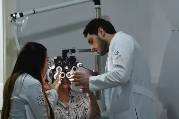 Hospital Santa Casa realiza atendimento oftalmológico gratuito para pessoas afetadas pelas enchentes