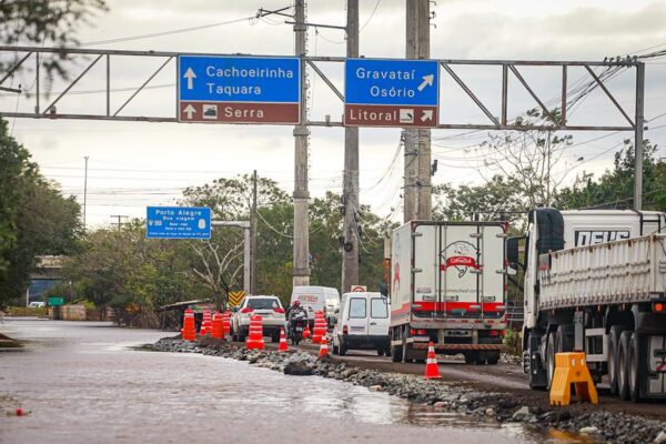 Porto Alegre anuncia demolição de corredores humanitários