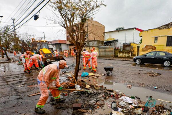 DMLU recolhe cerca de 27 mil toneladas de lixo nas ruas de Porto Alegre após enchentes