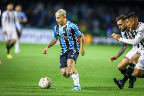 Soteldo deve retornar ao time do Grêmio diante do Cruzeiro