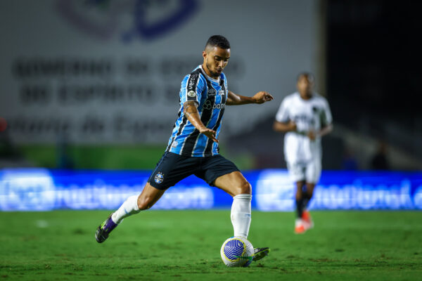 Lateral do Grêmio tem lesão confirmada e desfalca equipe nos próximos jogos