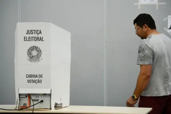 Mudança temporária do local de votação pode ser solicitada até o próximo mês