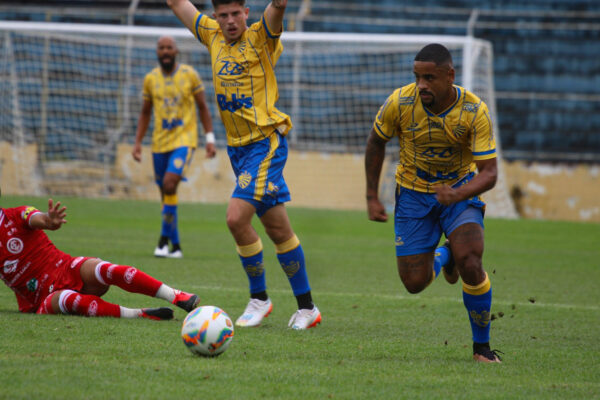 Marcelinho começa entre os titulares do Lobo neste domingo