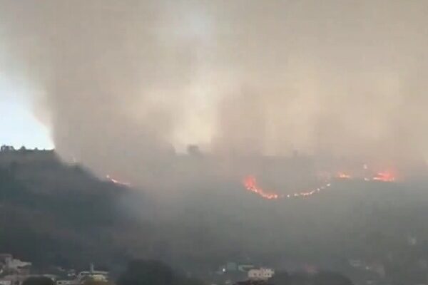 Incêndio no Morro Santana em Porto Alegre demorou 10 horas para ser controlado