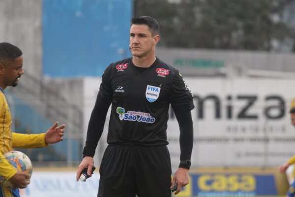 Rafael Klein apita a decisão entre Inter-SM x Pelotas neste domingo