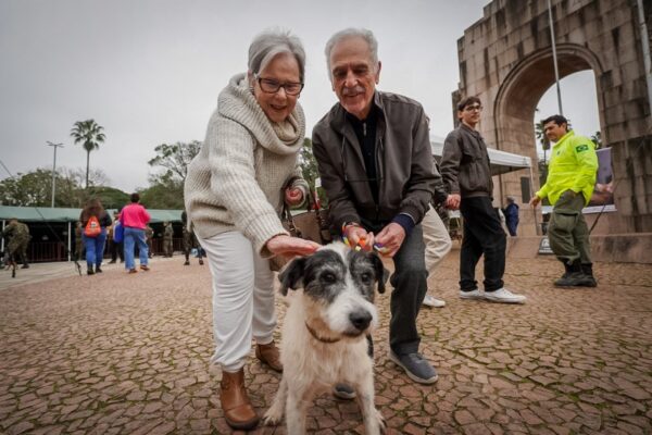 88 animais resgatados das enchentes encontram um lar na Feira de Adoção Responsável de Cães e Gatos