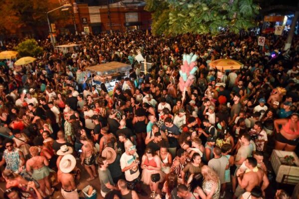 Cidade Baixa organiza evento de rua com 20 bandas e 12 feiras temáticas no final de semana