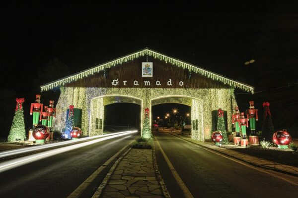 Natal Luz de Gramado vai ter retorno de desfile com 12 carros alegóricos