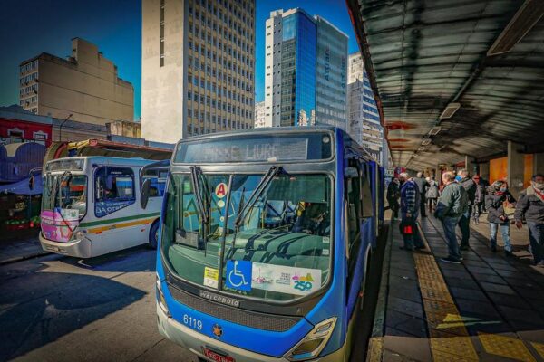 Ônibus que substitui trensurb em Porto Alegre muda operações para a Praça Parobé