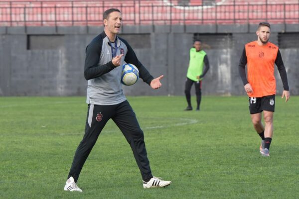 Caranhato tem dúvidas para a partida de volta das Oitavas de Final da Série D