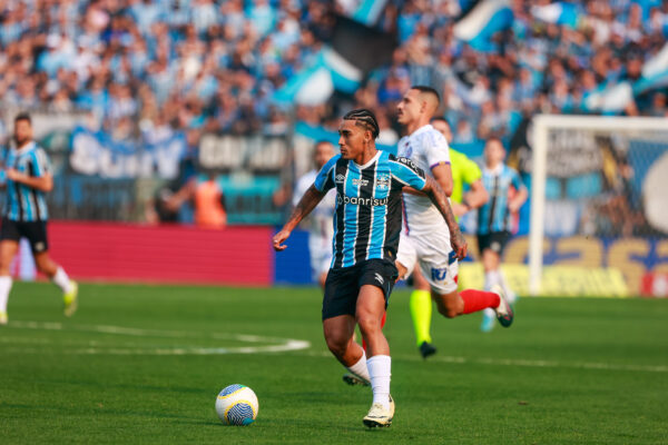 Grêmio divulga relacionados para enfrentar o Fluminense sem Pepê e Du Queiroz