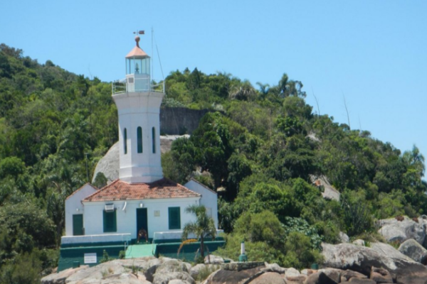 Farol do Itapuã recebe sensor para leitura de nível do Guaíba e Lagoa dos Patos