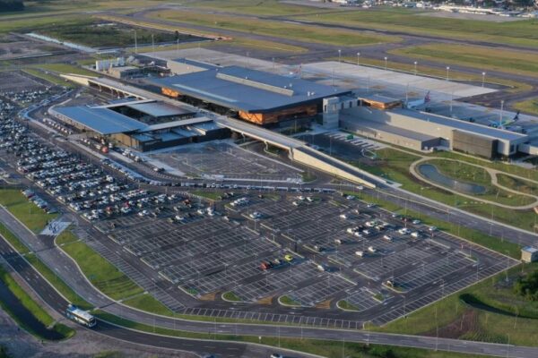 Aeroporto de Florianópolis tem operações suspensas após aeronave precisar fazer pouso de emergência