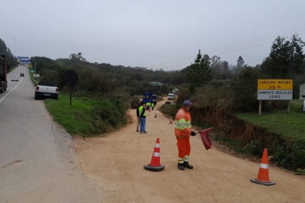 Barreiras colocadas na BR-392, em Canguçu, gera polêmica