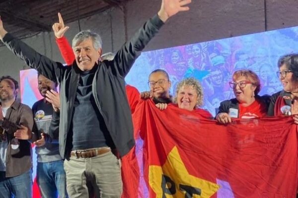 Em convenção, PT oficializa chapa Marroni e Daniela