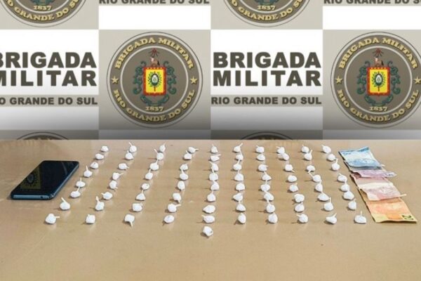 Homem é preso com 81 porções de cocaína no bairro Três Vendas