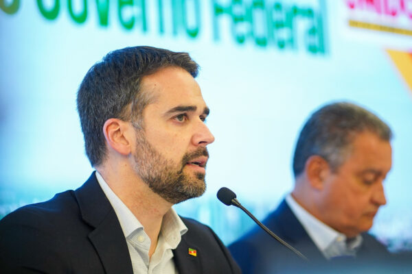 Eduardo Leite apresenta orçamento do RS para 2025 com déficit de R$ 2,8 bilhões