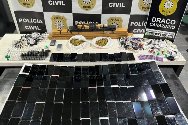 Polícia intercepta drogas e celulares escondidos em um freezer a caminho do Presídio de Carazinho