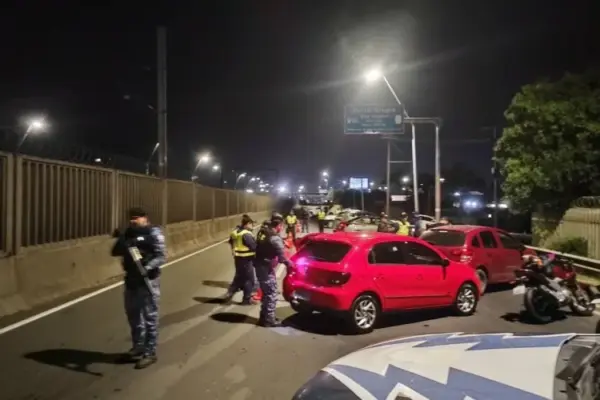 Agente da Guarda Municipal de Porto Alegre é atropelado em blitz por motociclista sem habilitação