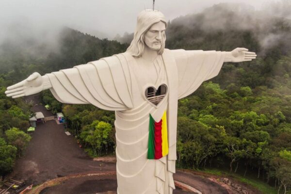 Cristo Protetor de Encantado é pavimentado e inauguração oficial será em abril de 2025