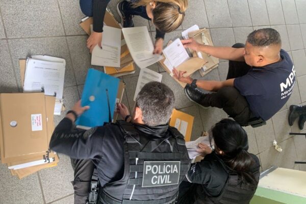 Polícia indicia 15 pessoas por fraude em licitações na Secretaria de Educação de Porto Alegre