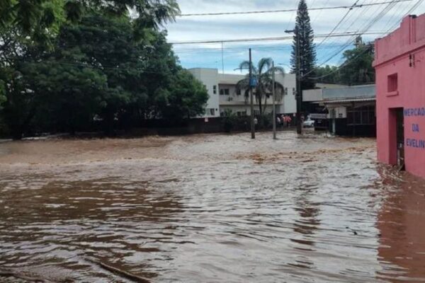 Chuvas fortes causam estragos em dois municípios do RS