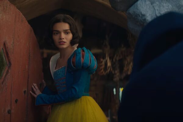 Branca de Neve ganha trailer inédito com Rainha Má e Sete Anões; assista