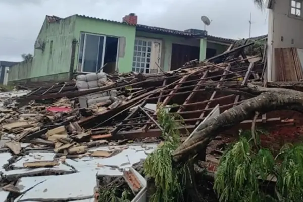 Temporal com ventos destrutivos, causa estragos em ao menos 40 casas em Candiota