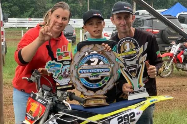 Piloto de 11 anos de Garibaldi conquista título gaúcho e vice-campeonato brasileiro de velocross