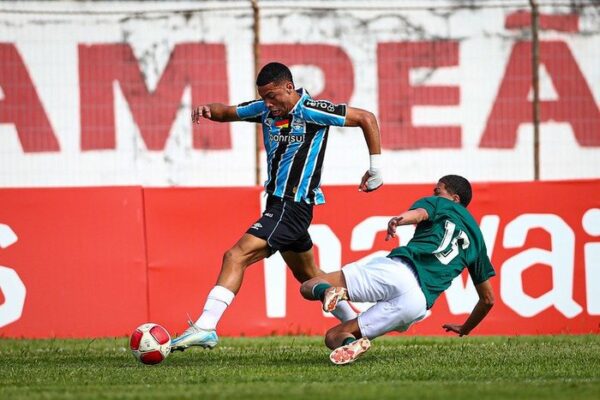 Atacante do Grêmio que disputou a Copinha passa por cirurgia no joelho